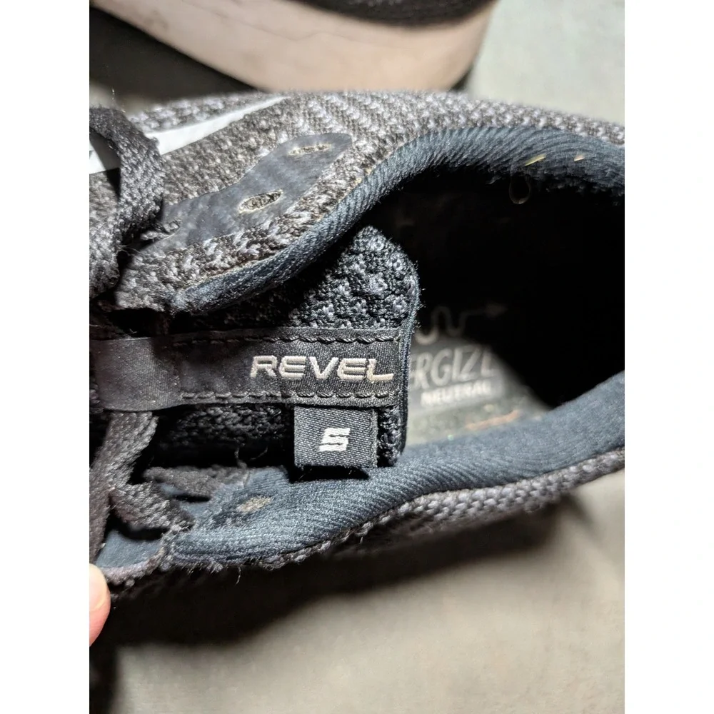 Brooks revel running